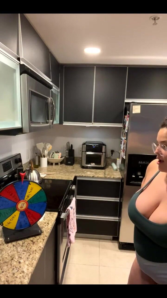 Dani Valentina: Dani valentina ke saath laiv strim