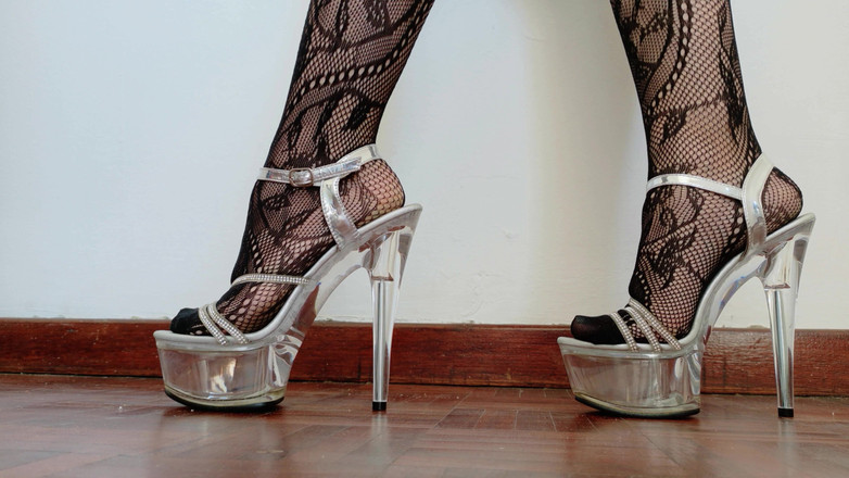 Kinky Lyrical: Нейлон і прозорі підбори