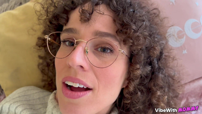 VibeWithMommy: I Fuck a Fan at the Coffee Shop Then