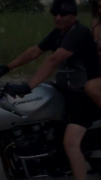 Fuckndrive - garota motociclista louca