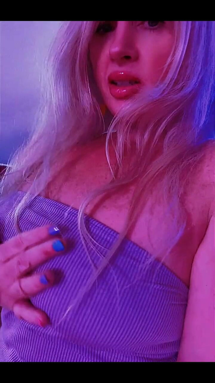 PaintedRose: Хочешь прикоснуться ко мне здесь?