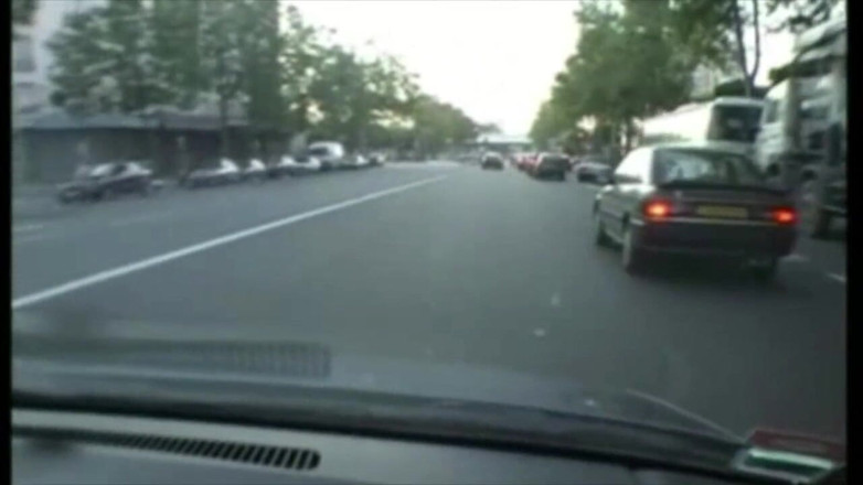 Crunch Boy: Twink geneukt door zwarte top in zijn auto in Parijs
