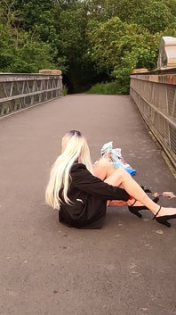 Seksi yeni topuklu ayakkabılarımla teşhir