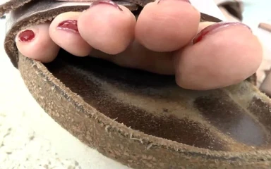 Sentez l’avant de mes pantoufles ringardes sous mes orteils ringards