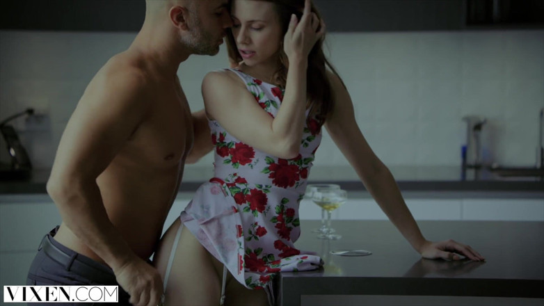 Vixen: VIXEN Anya Olsen knullad i röpan av sugardaddy