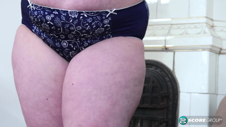 XL Girls: Anna Beck - Bustier Than Ever!
