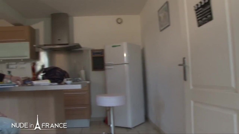 Nude in France: Učitelka pumy má ošukaný zadek