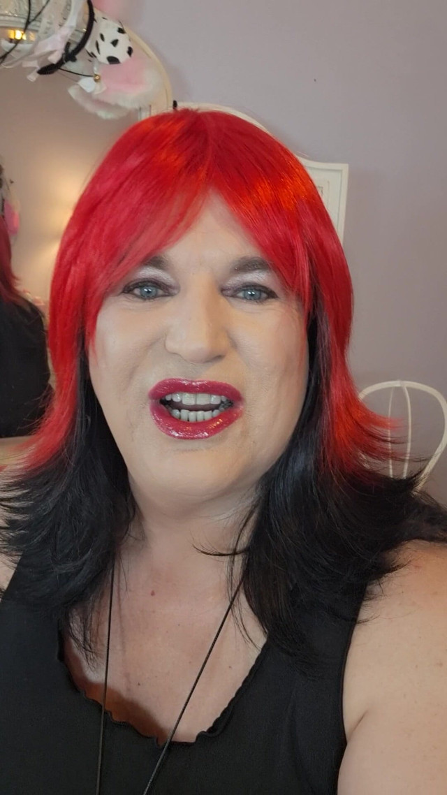 Ti piacciono le mie labbra? (Victoria Lecherri) Do You Like My Lips? (Victoria Lecherri)