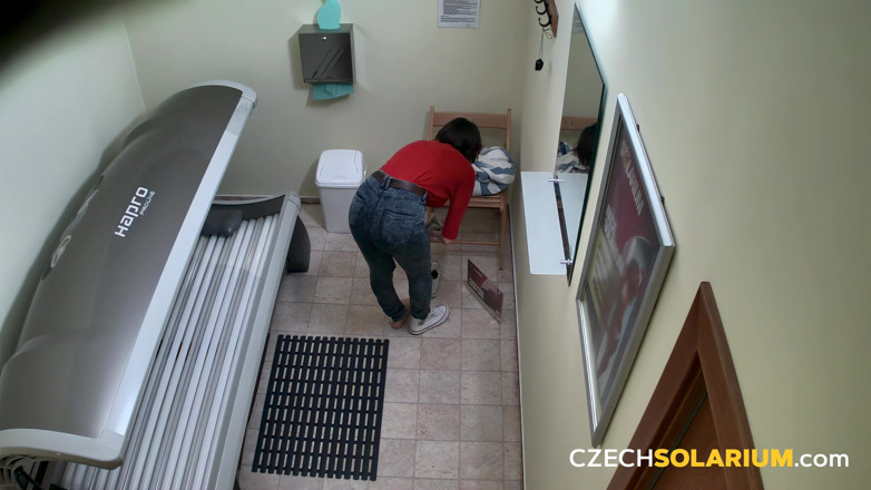 Czech Solarium: Tschechisches Solarium 321: vollbusige junge frau zeigt sich im Solarium