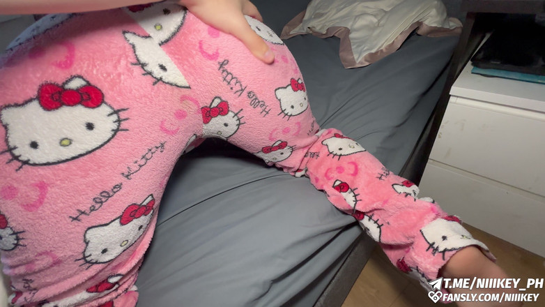 niiikey: Altgirl něžně kouří a dostane péro do kundičky po vysoké škole