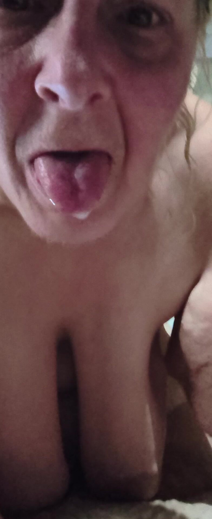 HerculesnVENUS: 她喜欢用手指抠她的屁股臭白色垃圾