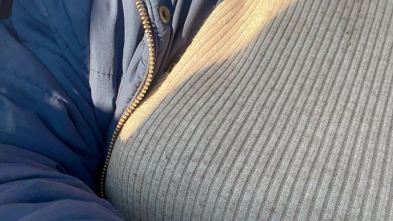 sweethanajapanese: Arabada kıllı amcığını açıyor ve sonra dışarı çişini yapıyor