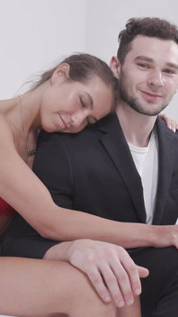 ¡El semental Zack Dickson tiene sus pies lamidos por Violet Moore!
