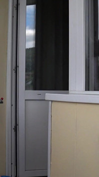 Sto guardando un vicino paffuto sul balcone. Culo grosso in mutandine bianche.