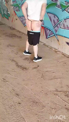 Morbosete000: Sie zeigt ihren arsch in einem tanga
