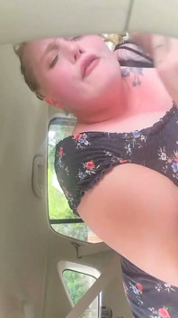私の指は彼女を狂わせ、トートの中出しをした