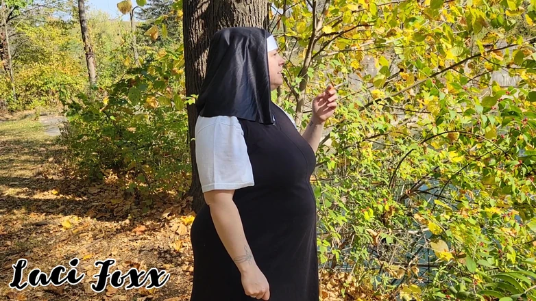 Foxx Denn Studio: Röker gravid nunna