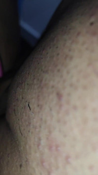 Il mio maritino cornuto ha inviato il mio toro nero nella mia stanza per scoparmi con il pigiama a parte