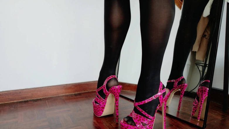 Kinky Lyrical: कौन सी ऊँची एड़ी के जूते सबसे अच्छे लगते हैं? Black Nylon