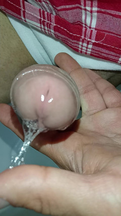 Rey rey: Quente e molhada, estudante desesperada se masturba intensamente no banheiro,...