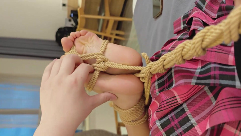 Cute girl bondage: เกมคู่รัก มุมมองบุคคลที่หนึ่งบันทึกภาพแฟนสาวที่ถูกผูกมัด