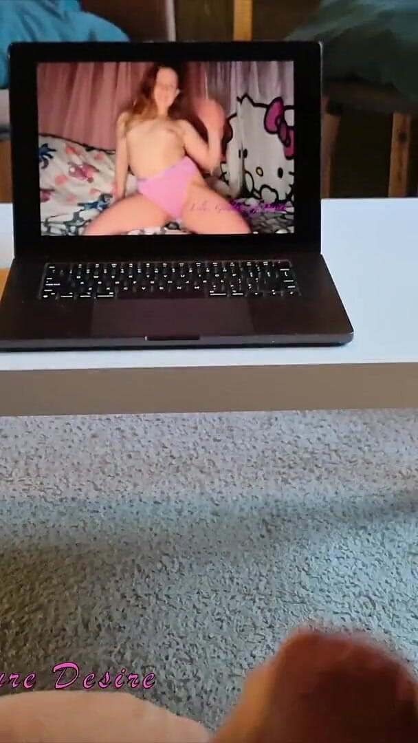 Petite blond your pure desire: Step Sister Makes an Amazing Blowjob for Her Movie