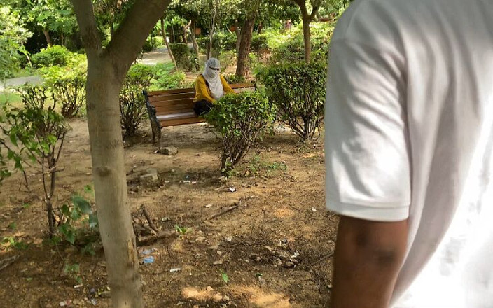 Pinkididi: ジャングルで誕生日プレゼントとして恋人をファックする