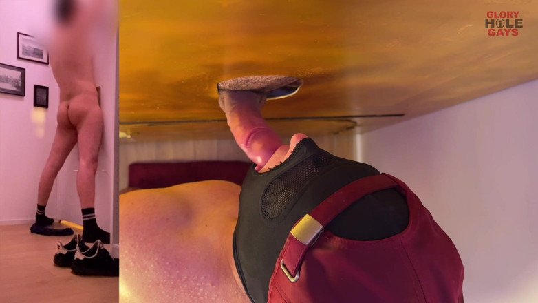 GLORYHOLEGAYS: Vyfouknut nahý na gloryhole v rekordním horku na gloryhole