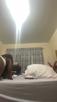 Černá velká kráska Titsplay a uctívání zadku