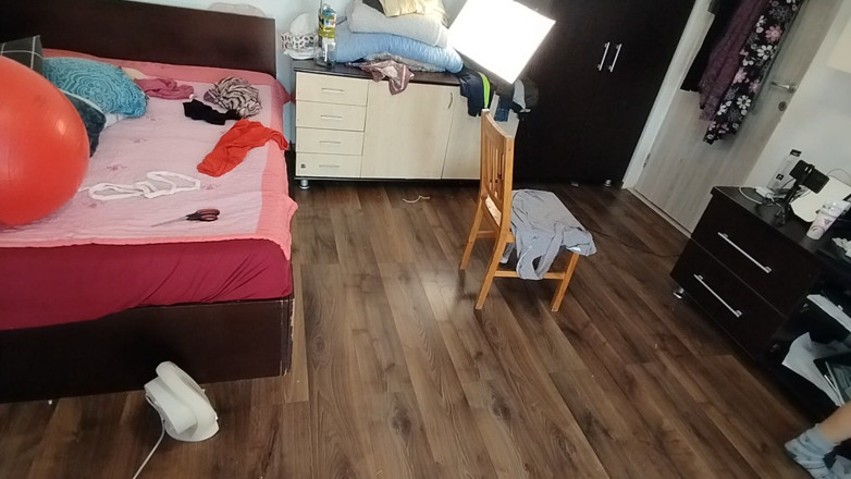 Amateur_MS: Amateurvrouw geniet ervan om kleding te passen en ze te...