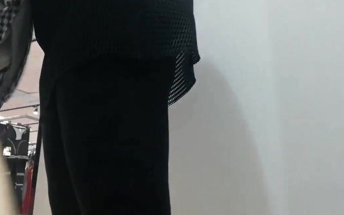 Nicoletta Embassi: Tu toma de cachonda en una tienda