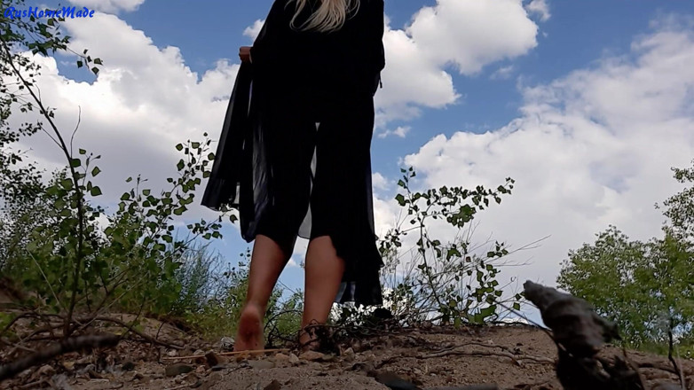 RusHomeMade: Esibizionismo su una spiaggia selvaggia