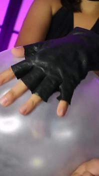 Squish und finger ficken underinflated ballons - Bunny Looner