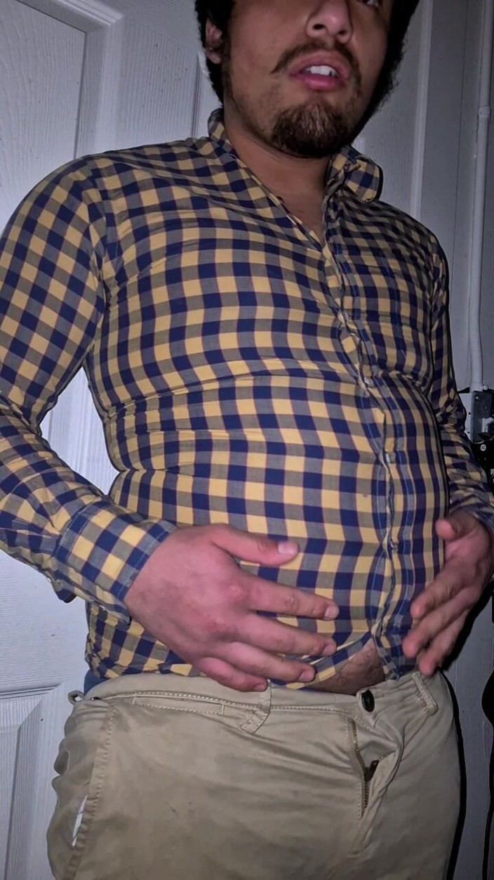 NakyJoss: Îmi ies butonul pe burtă