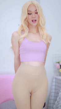 เลกกิ้งเปลือยโชว์ร่องอีแอบ
