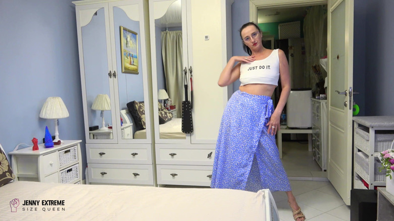 Jenny Extreme: Masturbando-se com um brinquedo sexual enorme