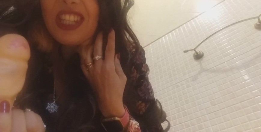 savannahamatoriale: Monia Whore, Goes to the Theater and...an Unmissable Story