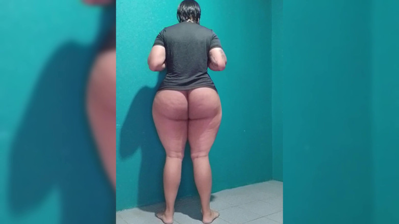 Sissy sapeca studio: Shemale with a Large, Thick Penis, Wanting to Have Sex...
