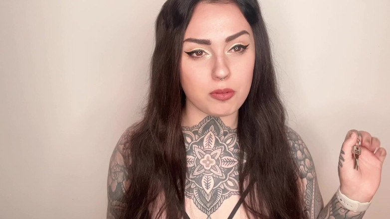 Miss Valentina: Запираю тебя в поясе целомудрия, подруга