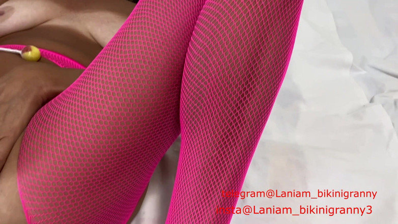 Ladyloveyoung60: Stiefmoeder milf voor lief poesje om taboe orgasme te masturberen.