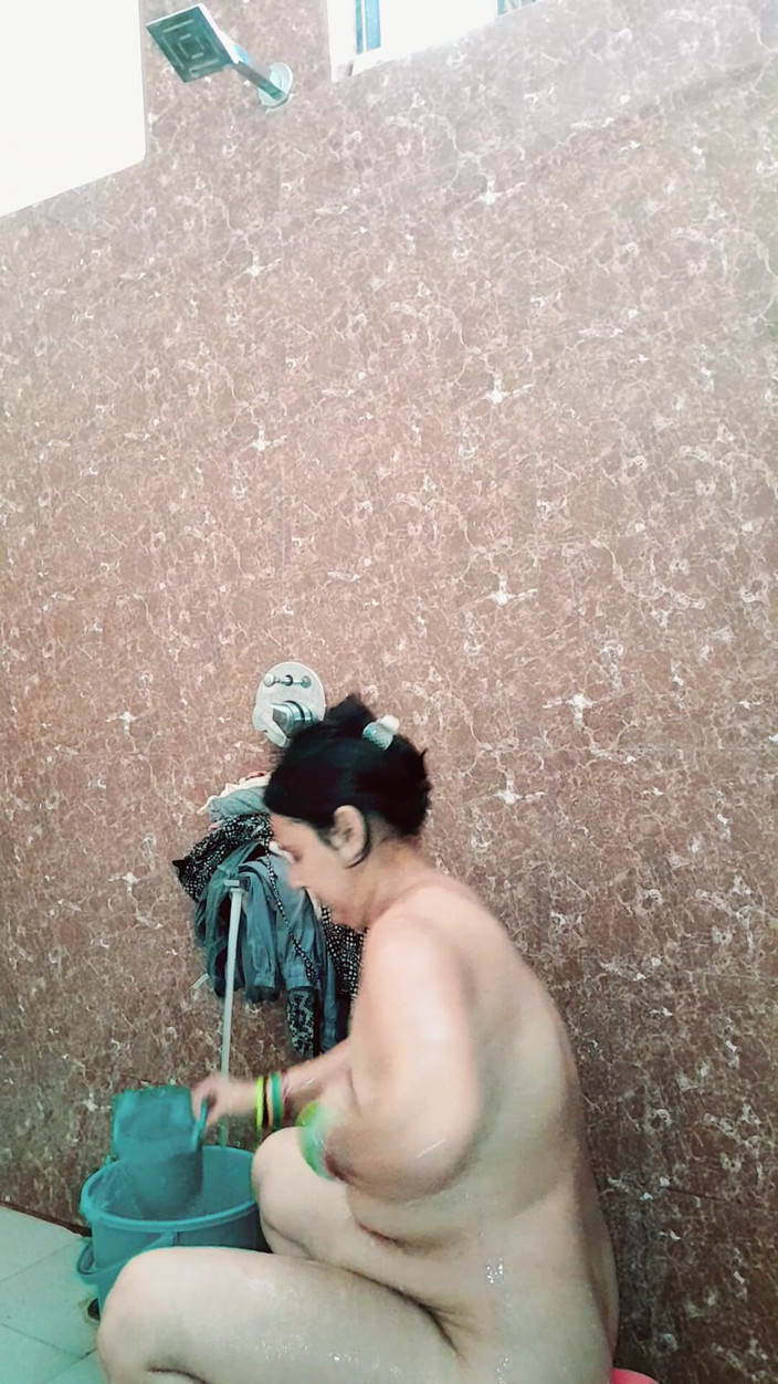 Puja555: Puja bhabhi scéna v koupelně