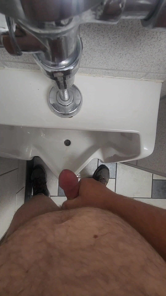Djk31314: Molto nuda in un bagno
