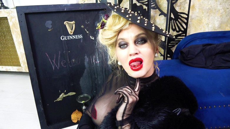 Goddess Celine: Помада цілує фемдом