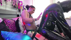 Domina Dark: Paní naplňuje gumového chlapce