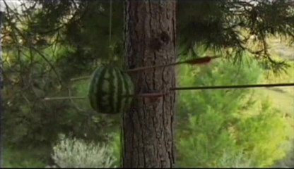 3 Bangers: Bunăciune brunetă are parte de sex în trei dur în piscină