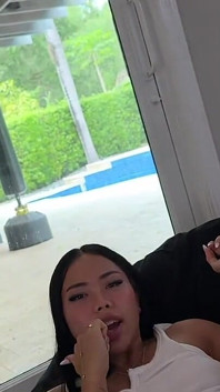 Płać czynsz swoją małą cipką Vivienne Voo Petite Asian Teddy Tarantino POV