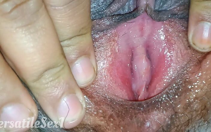 VersatileSex1: चूत को बालों वाली बनाकर चौड़ा किया जाता है