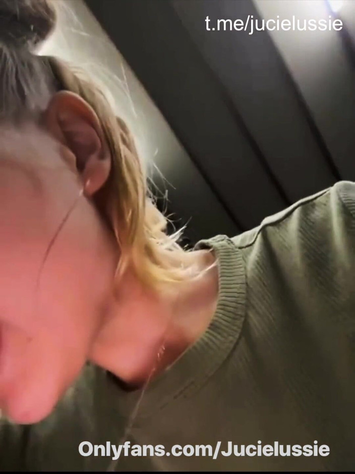 JuiceLussie: Bláznivé veřejné šukání kundičky v tělocvičně