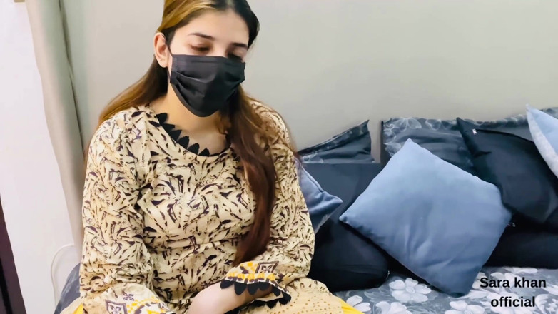 Sarakhan: Aldatan üvey anne gerçeği bildikten sonra üvey oğlunu sikiyor (Hintçe ses kaydı)