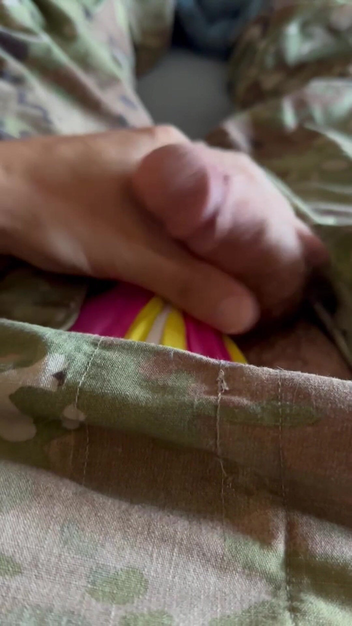 Gay Soldier Stuff: Natáčení krémové nálože při barevném jocku!